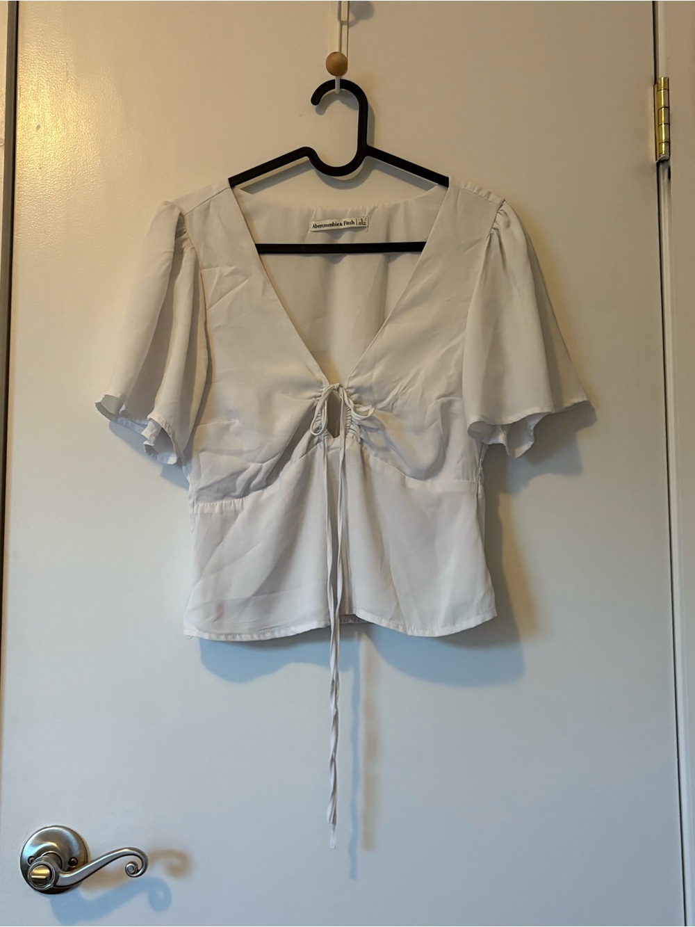 Abercrombie & Fitch White Tie-Front V-Neck Flutter Sleeve Top